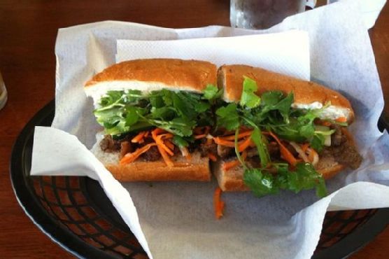 Grilled chicken banh mi