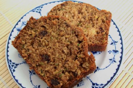 Moist zucchini pineapple sweetbread