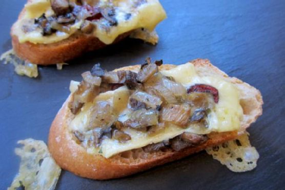 Rustic brie toasts with wild mushroom, cranberry and shallot