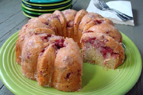 Fresh strawberry yogurt cake