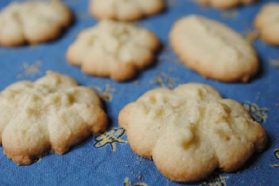 Gluten-free pressed lemon butter cookies